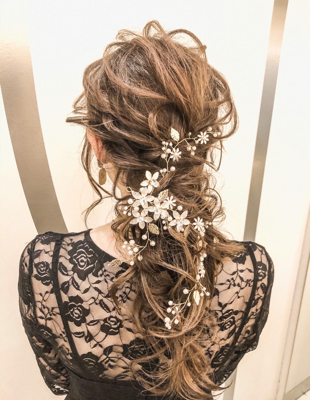 編みおろし 結婚式 二次会でやりたい人気お呼ばれヘアが可愛い