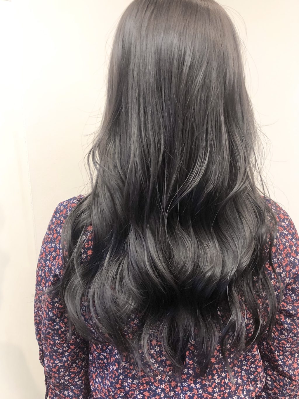 外国人風カラー 暗めのブルネットアッシュがかっこいい